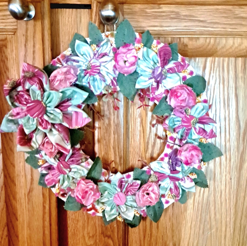 Beautiful flower handmade wreath 11X11 + free gift